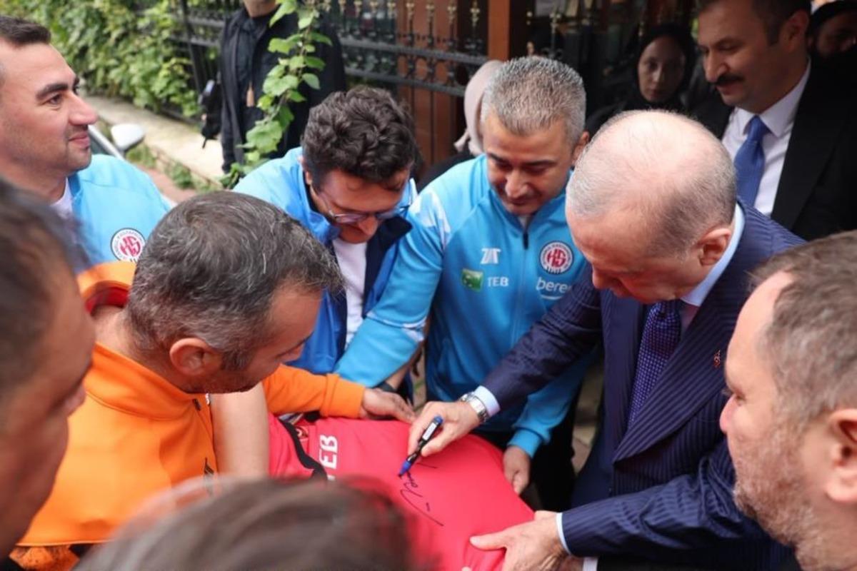 Cumhurbaşkanı Erdoğan, İstanbul Kastamonuspor y&ouml;netimini kabul etti 3