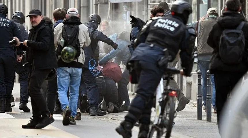 Bel&ccedil;ika'da h&uuml;k&uuml;met karşıtı g&ouml;steri gerginliklerin ardından polis m&uuml;dahalesiyle sona erdi