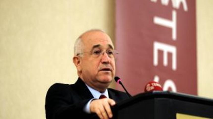 Cemil &Ccedil;i&ccedil;ek'ten anayasa yorumu: Bu ayakkabı ayağımızı sıkmaya başladı