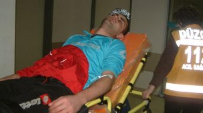 Yığılcaspor - Ak&ccedil;akocaspor ma&ccedil;ında kavga: 1 futbolcu yaralandı