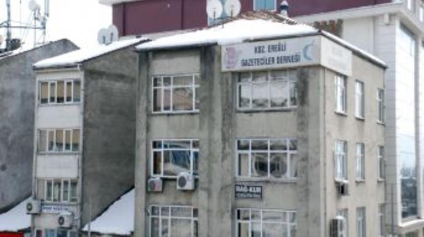 G&uuml;neş &ccedil;ıktı, yetkililer &ccedil;atıdan d&uuml;şen karlara karşı uyardı