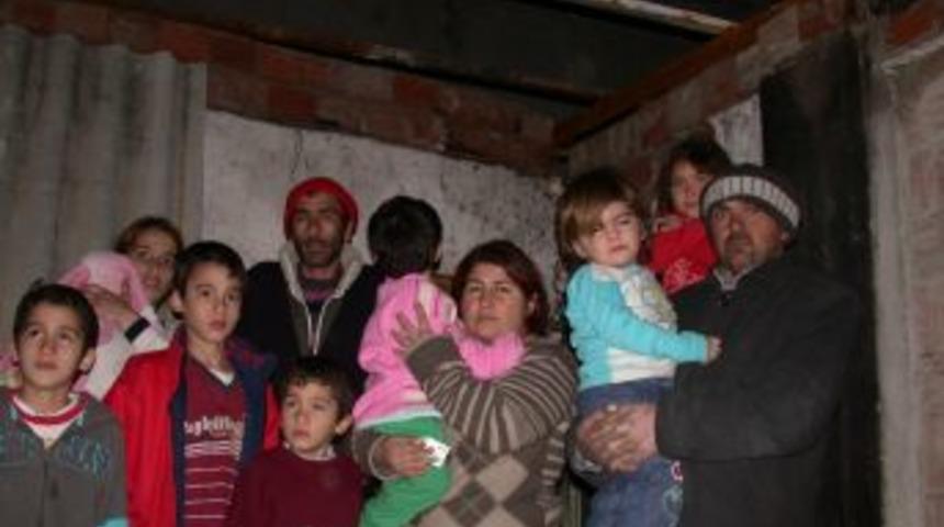 Evleri yanan iki aile yardım bekliyor