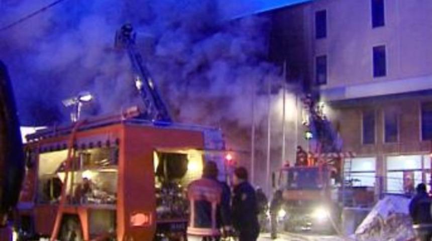 Tarım makinaları &uuml;reten fabrika alev alev yandı