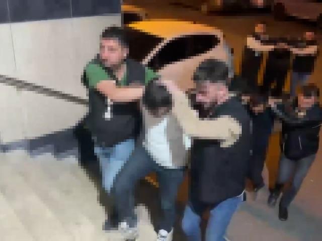 İstanbul&rsquo;da iki ayrı cinayetin ş&uuml;phelileri yurt dışına ka&ccedil;amadan yakalandı