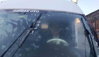 Kars eksi 6&rsquo;yı g&ouml;rd&uuml;, ara&ccedil;ların camları buz tuttu