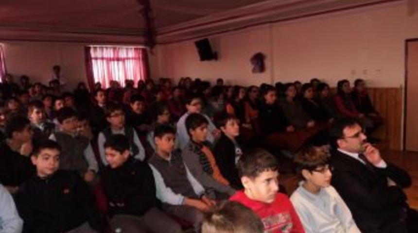 &Ouml;ğrencilere interneti doğru kullanma y&ouml;ntemleri anlatıldı