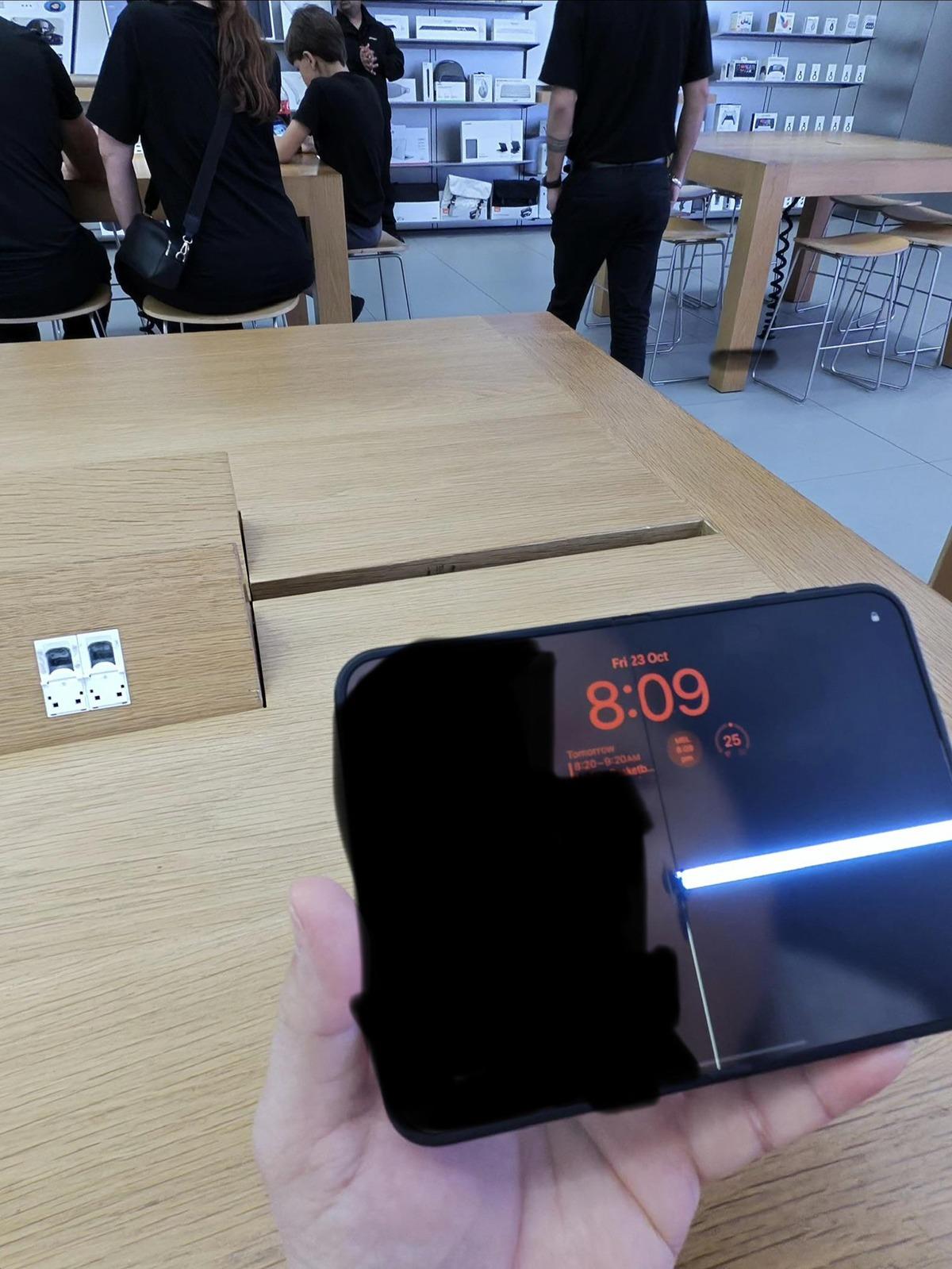 230 bin TL lik iPhone Duo da ekran kırılmaları ortaya çıktı: Sorun aynı bölgede görülüyor 1