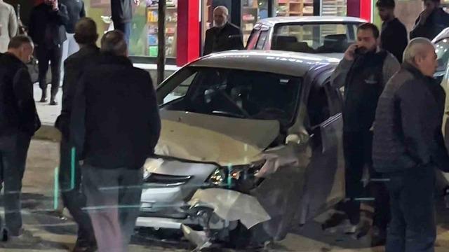 Erzurum’da otomobilin direksiyonu kilitlendi, 3 araç birbirine girdi: 1 yaralı