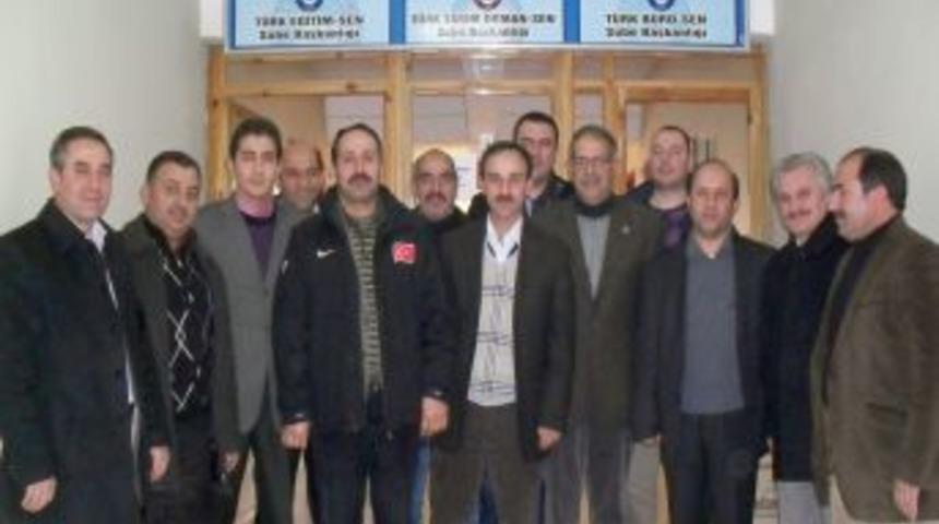 EMİNDER Başkanı Bal: Topluma y&ouml;n veren STK'lar g&uuml;ndemi iyi takip etmeli