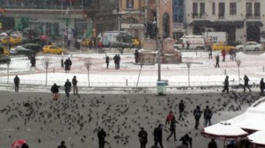 Taksim beyaza b&uuml;r&uuml;nd&uuml;