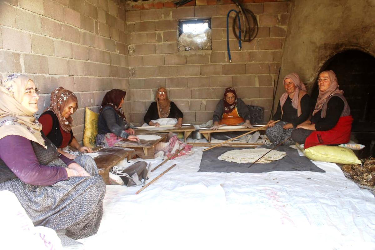 Sabah 4 te kalkıp hazırlamaya başlıyorlar! Bahara kadar sofradan eksik olmuyor 2