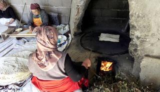 Sabah 4'te kalkıp hazırlamaya başlıyorlar! Bahara kadar sofradan eksik olmuyor