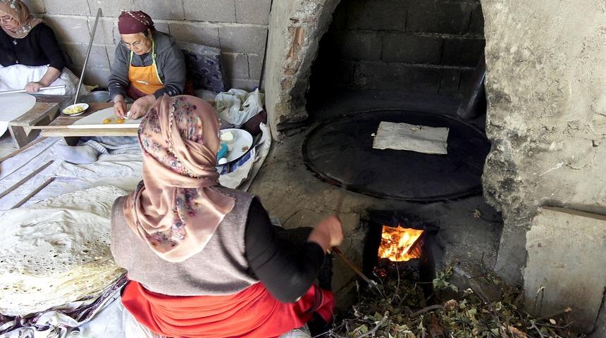 Sabah 4'te kalkıp hazırlamaya başlıyorlar! Bahara kadar sofradan eksik olmuyor