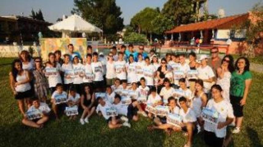 İzmir B&uuml;y&uuml;kşehir Belediyesi gen&ccedil;lik kampı kuruyor