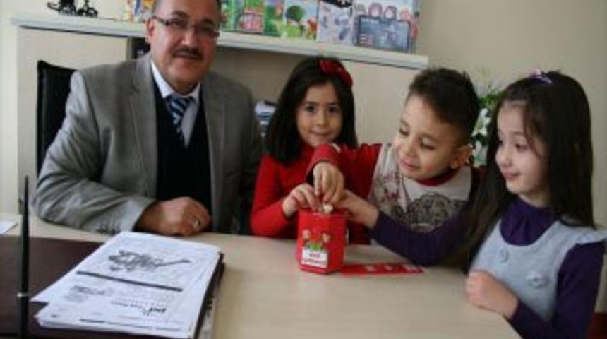 Har&ccedil;lıklarıyla kitap aldılar