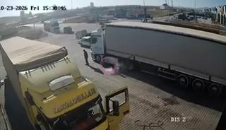 Tır tamirinde korkutan patlama: Facianın eşiğinden d&ouml;nd&uuml;