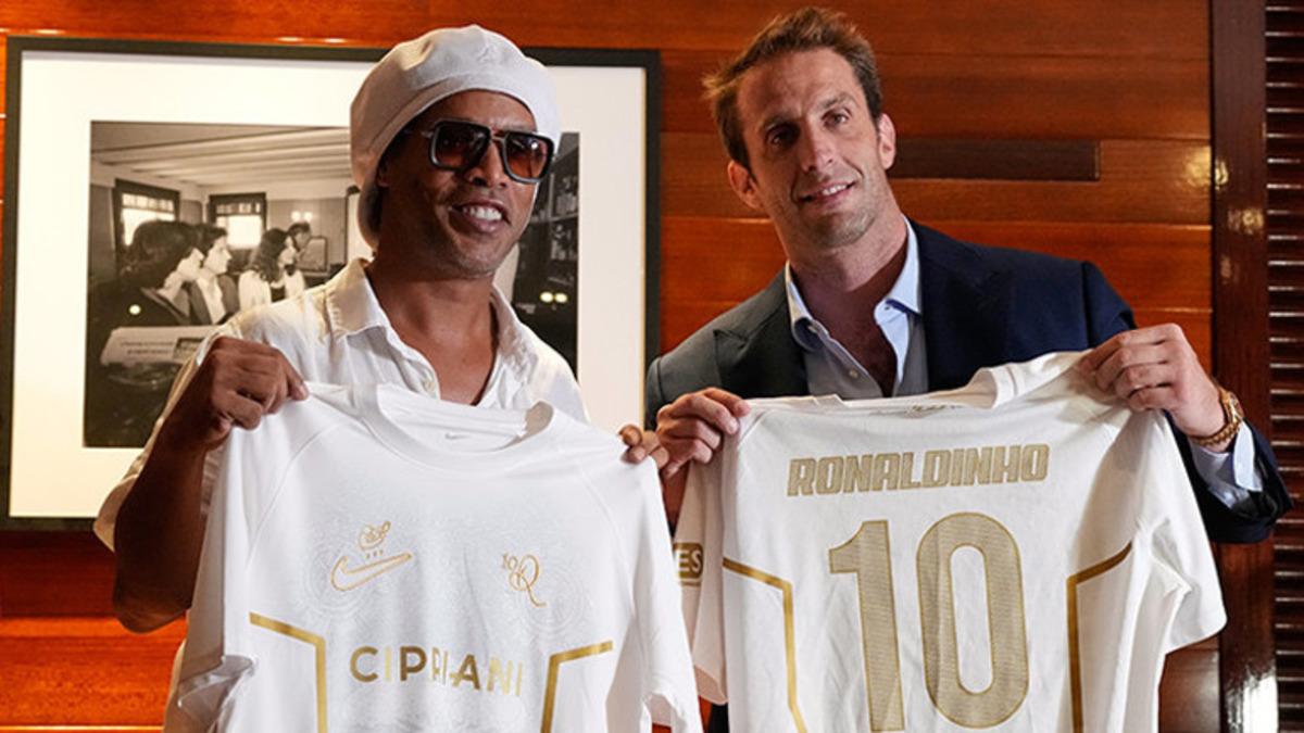Ronaldinho 46 yaşında sahalara geri dönüyor! İşte hedefi... 1