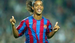 Ronaldinho 46 yaşında sahalara geri d&ouml;n&uuml;yor! İşte hedefi...
