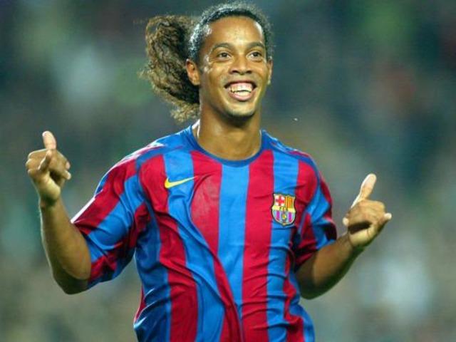 Ronaldinho 46 yaşında sahalara geri d&ouml;n&uuml;yor! İşte hedefi...
