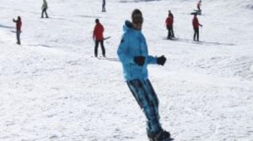 Uludağ Meteoroloji İstasyonu kapatıldı, kar kalınlığını genel merkez &ouml;l&ccedil;ecek