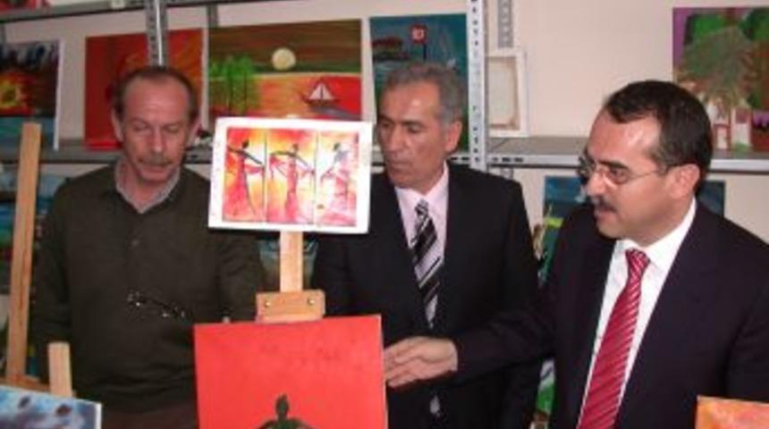 Bakan Ergin, yeni konsepte g&ouml;re hazırlanmış &ccedil;ocuk infaz kurumunu gezdirdi