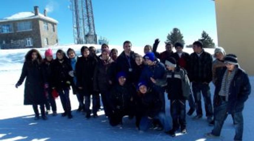 Kağızman Okuma Salonu &ouml;ğrencileri, piknikte moral buldu