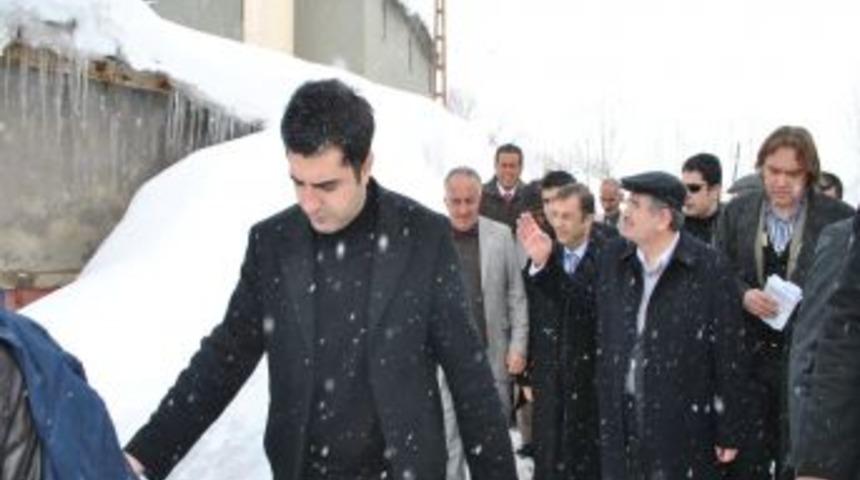 Bakan Şahin Y&uuml;ksekova&rsquo;da