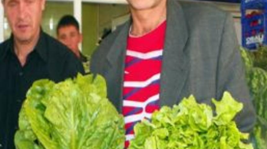 Mut'ta tanesi 5 TL'ye satılan marul el yakıyor