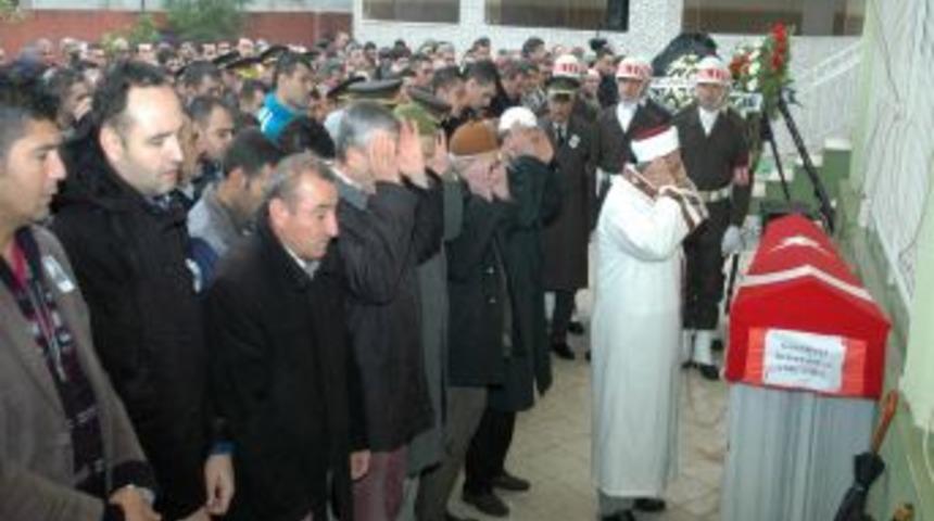 Uzman &ccedil;avuş memleketi Osmaniye&rsquo;de toprağa verildi