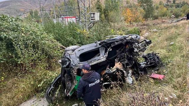 Van’da otomobil hurdaya döndü: 1 ölü