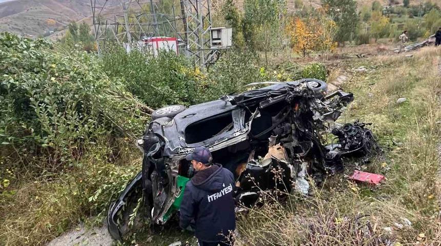 Van&rsquo;da otomobil hurdaya d&ouml;nd&uuml;: 1 &ouml;l&uuml;