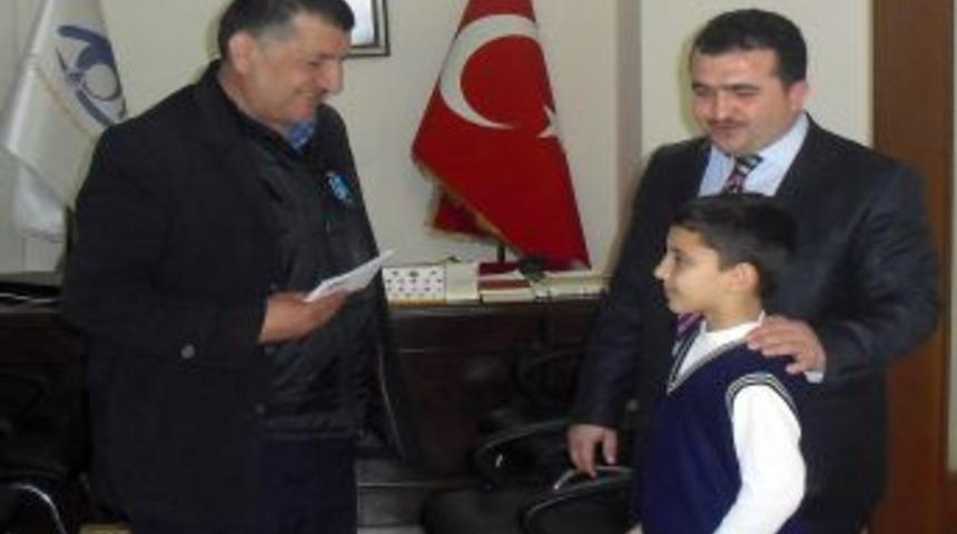 2 lirasını depremzedenin ev kirası i&ccedil;in verdi