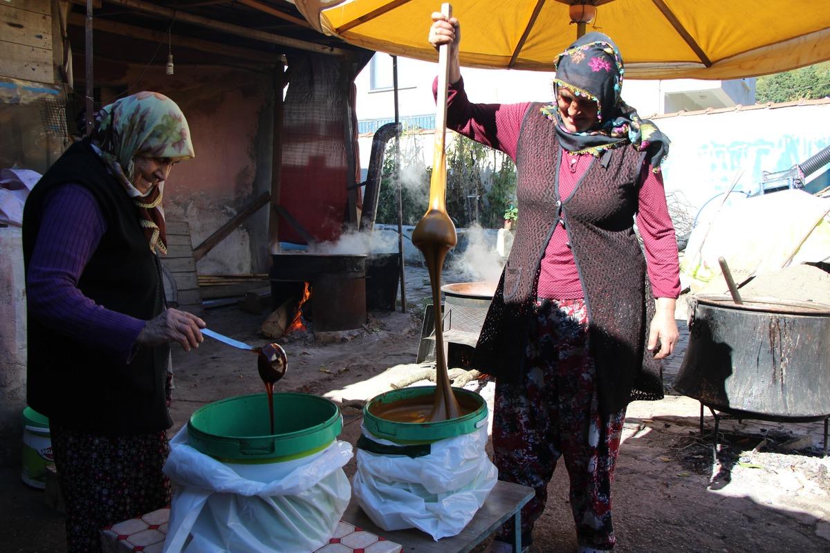 Bu köyde her evin önünde kazan kaynıyor: Kayaları oyup çıkartıyorlar 3