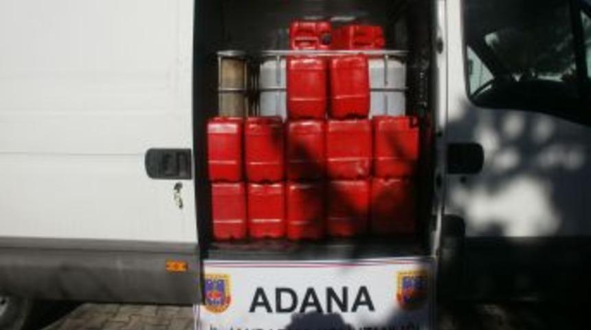 Adana'da 3 bin litre ka&ccedil;ak akaryakıt ele ge&ccedil;irildi