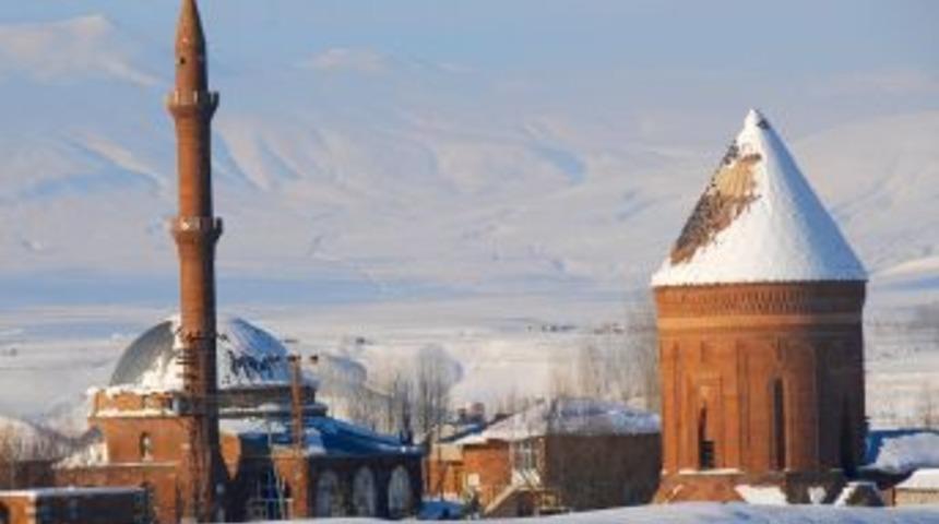 Kar en &ccedil;ok k&uuml;mbetlere yakıştı