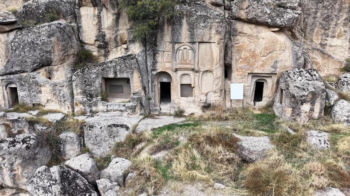 Dev kayaların içini oyarak yapmışlar: Aksaray da vadinin içindeki gizli şehir 3