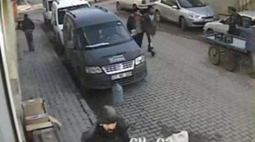 Savcıyı vuran saldırganın ka&ccedil;ış anı, kameraya takıldı