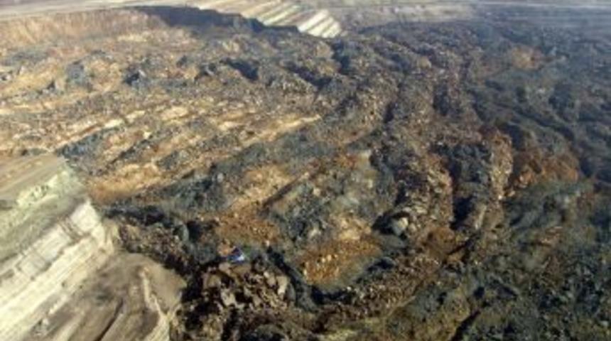 Kahramanmaraş'taki g&ouml;&ccedil;&uuml;ğ&uuml;n &uuml;zerinden bir yıl ge&ccedil;ti, 10 kişi hala toprak altında