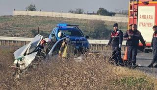 Ankara'da iki otomobil &ccedil;arpıştı: 3 &ouml;l&uuml;, 4 yaralı