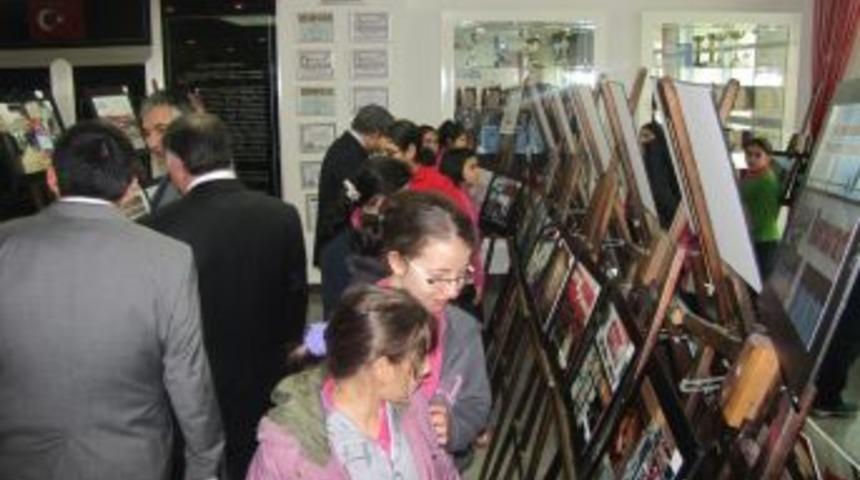 T&uuml;rk&ccedil;e'ya sahip &ccedil;ıkan &ouml;ğrencilerin fotoğraf sergisi