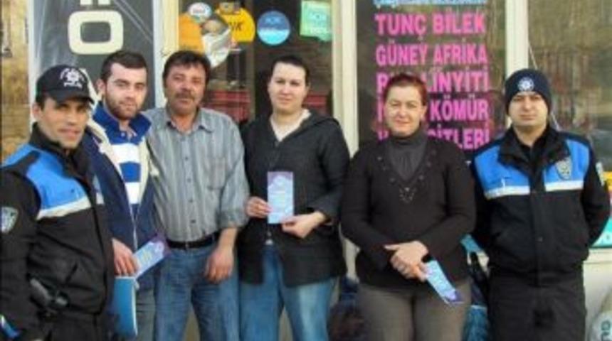 Polisler esnafı bilgilendirdi