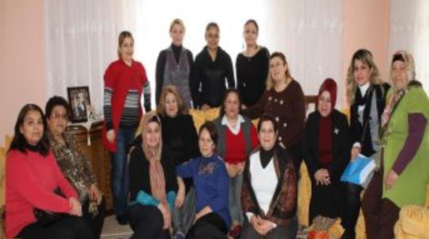 AK Partili kadınlar ev ziyaretlerine &ouml;nem veriyor