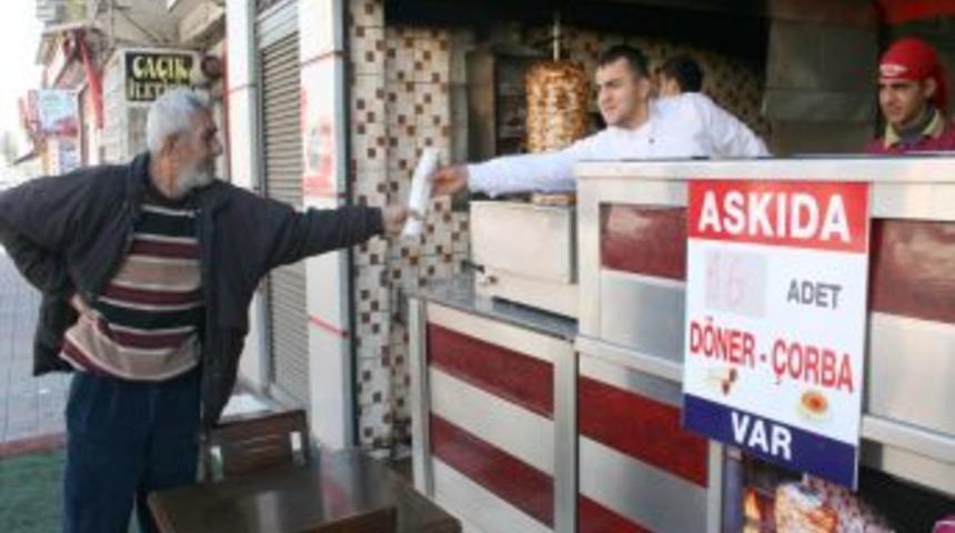 Adana'da askıda dürüm uygulaması ilgi görüyor