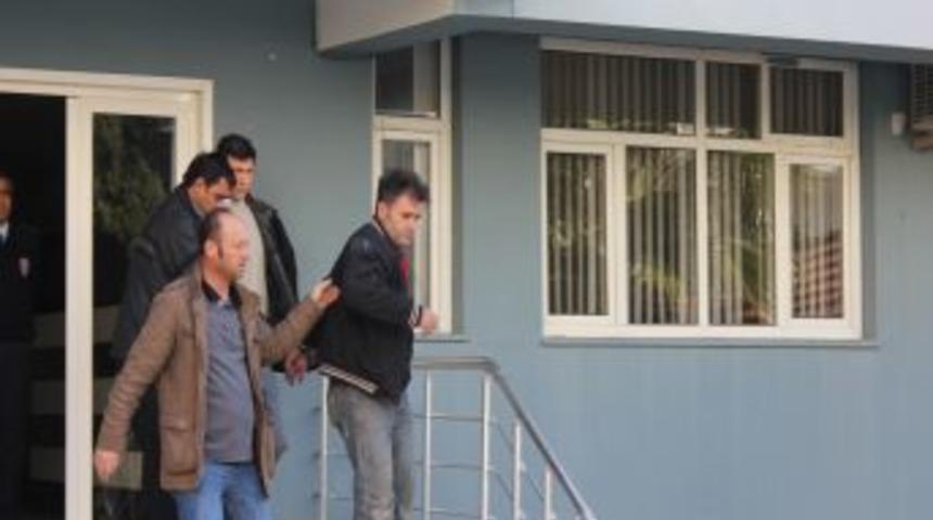 Dolandırdığı parayı &ccedil;ekmek i&ccedil;in bankaya gelince yakalandılar