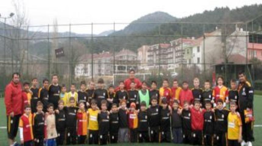 Bursa&rsquo;dan Galatasaray Akademisi'ne 5 minik aslan da