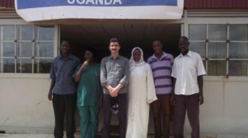 Uganda&rsquo;da şifa dağıtan doktorlar Batman&rsquo;a d&ouml;nd&uuml;