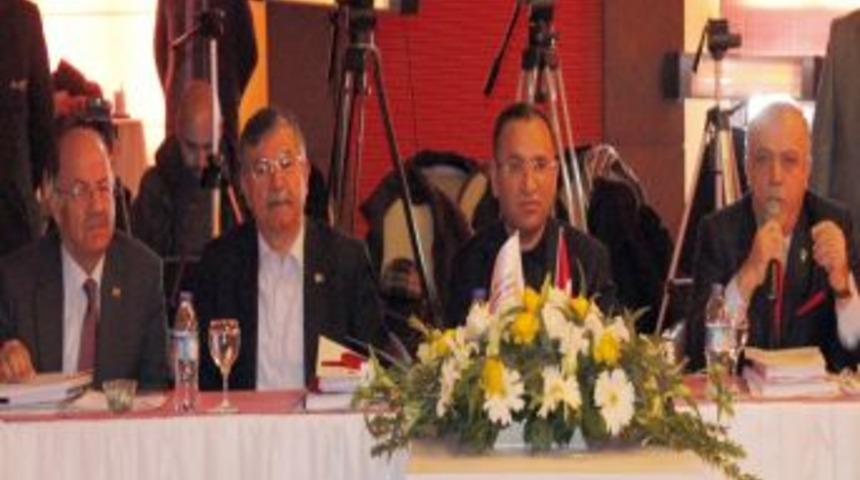 Bozdağ: Kılı&ccedil;daroğlu&rsquo;nun hakaret i&ccedil;eren fezlekesi 9&rsquo;du, 10 oldu