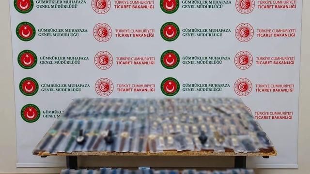 Hakkari’de 1,5 milyon TL’lik kaçak eşya ele geçirildi