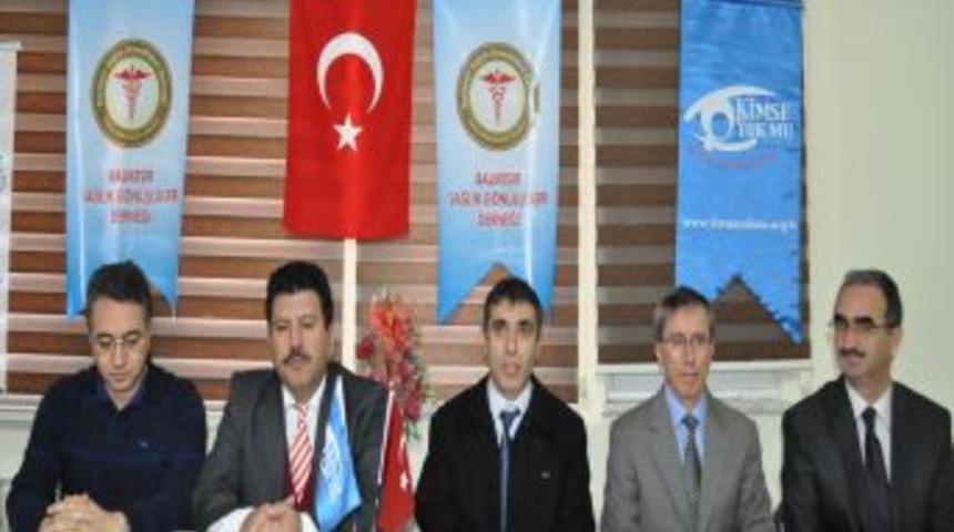 Balıkesir'den beş g&ouml;n&uuml;ll&uuml; doktor Somali'de 17 g&uuml;n sağlık hizmeti verecek