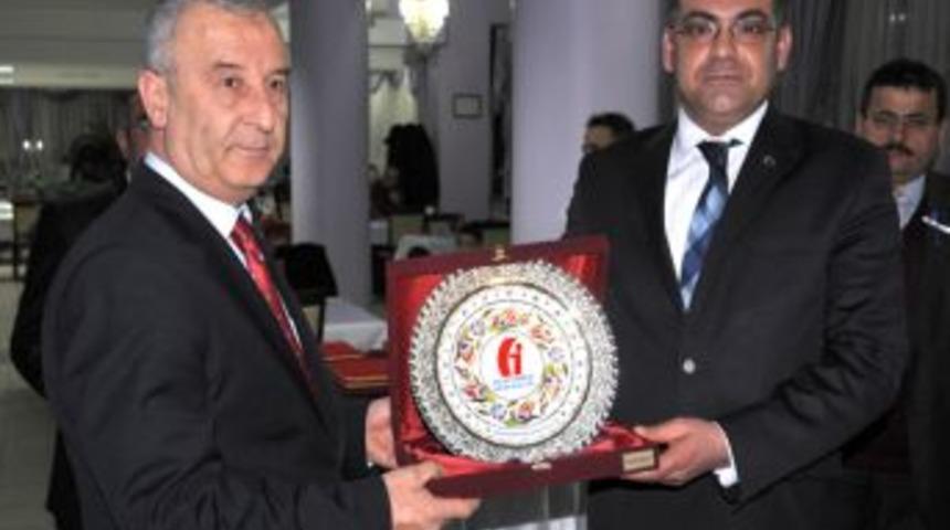 Karaman&rsquo;da vergi rekortmenlerine plaket verildi